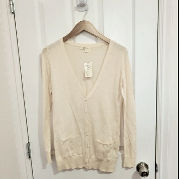 ❗❗3/$20 Forever 21 off white Cardigan - Picture 2 of 2
